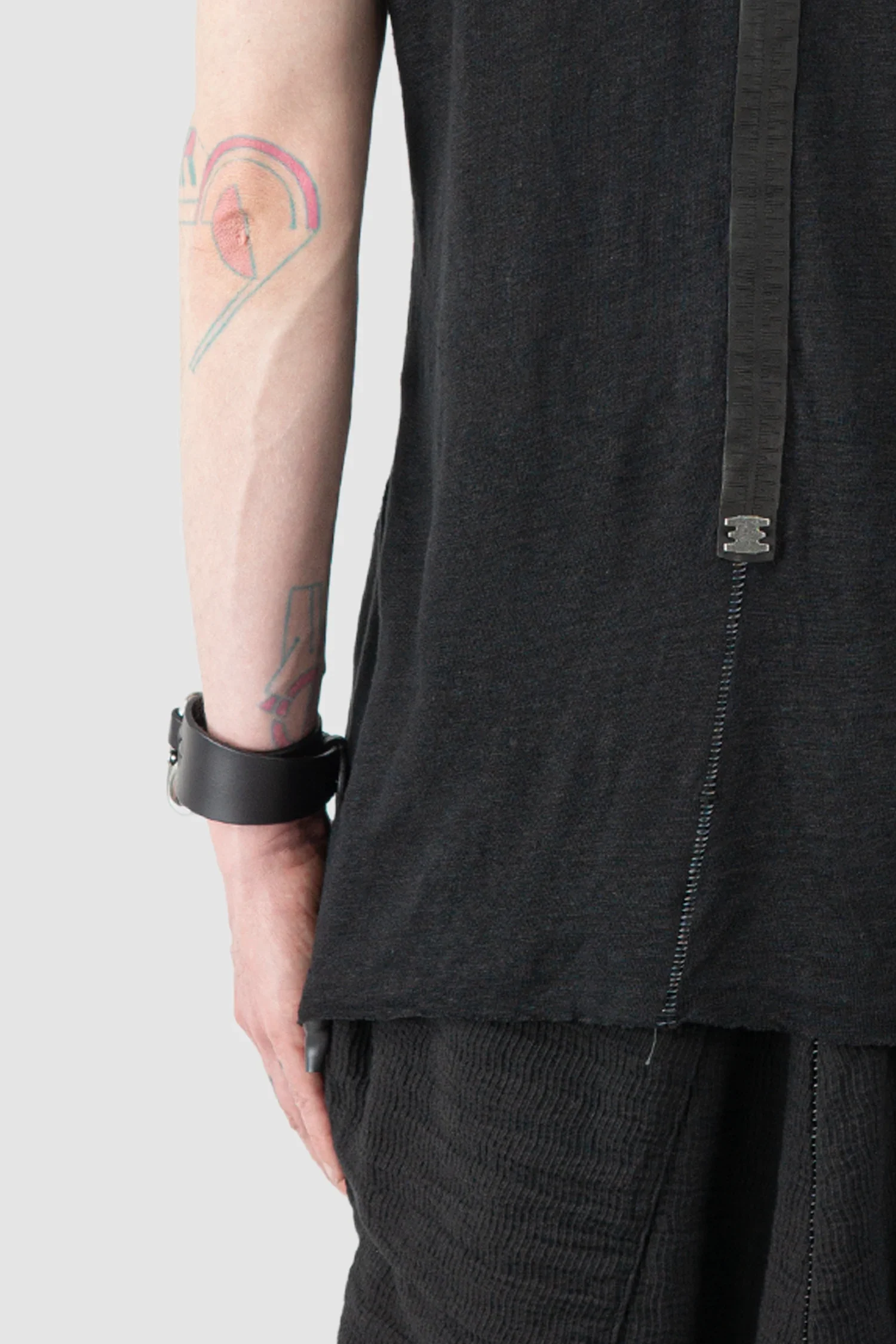 Black Linen Tank Top with Leather Spine Detail - Image 6