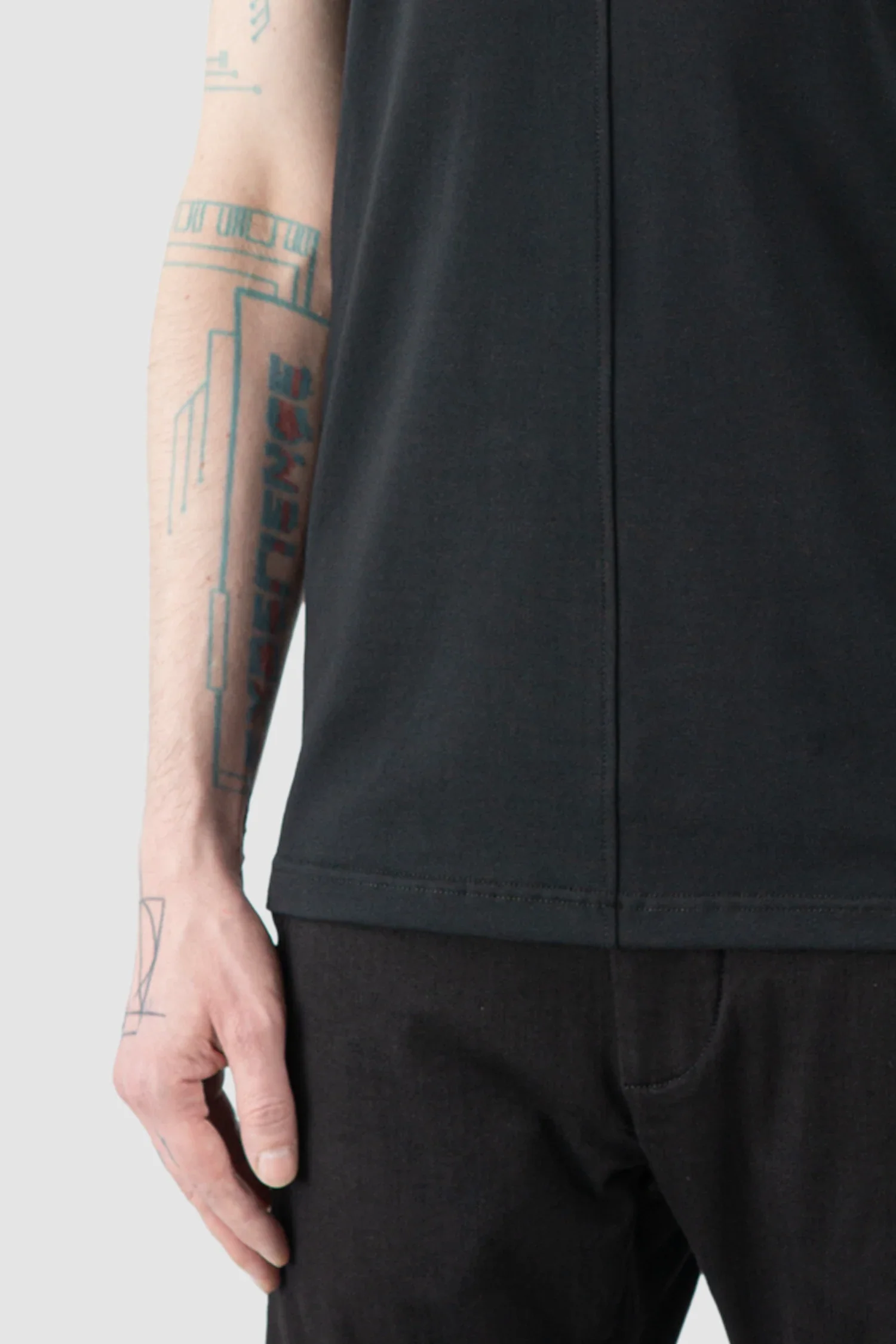 Black Front Seam Elastic Cotton T-Shirt - Image 3