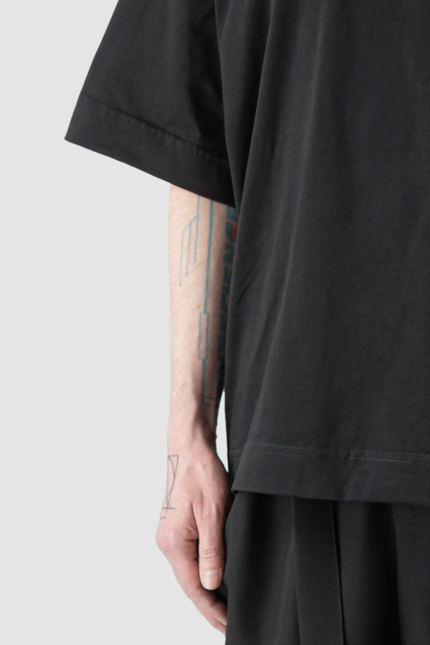 Black Oversized Pocket T-Shirt - Image 3