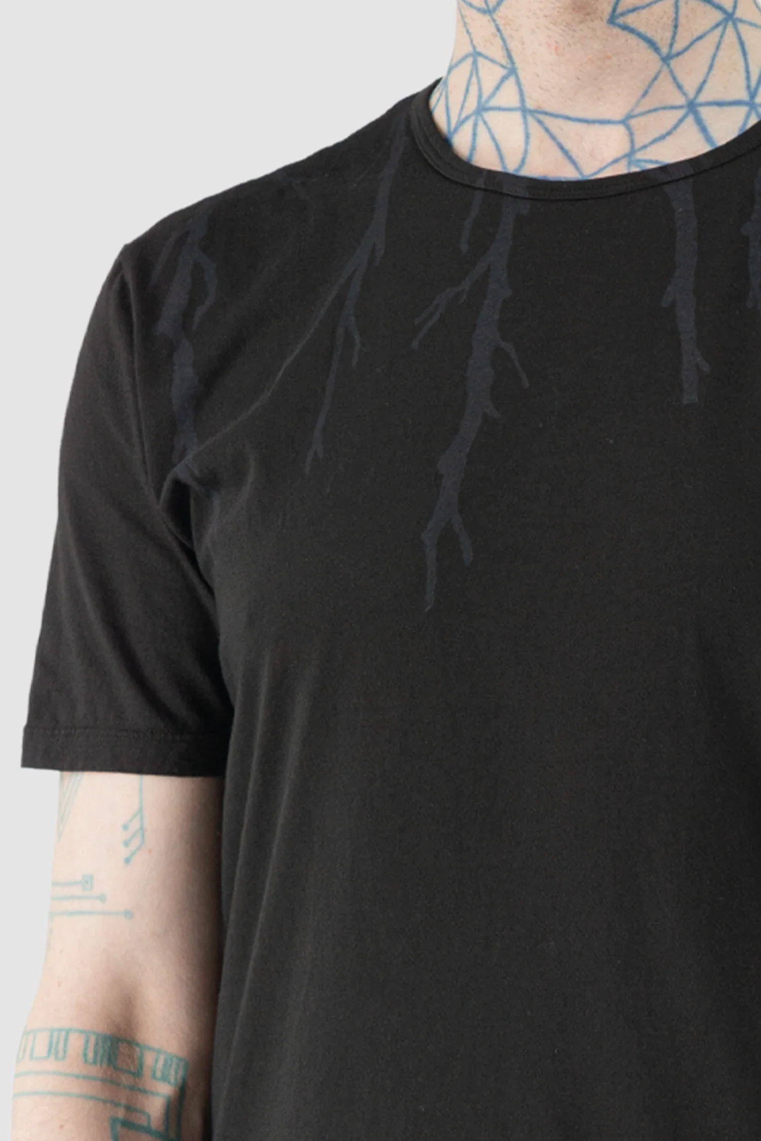 Black Cotton T-Shirt with Abstract Wood Print - Image 4